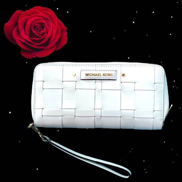 Michael Kors Handbags - NWT MICHAEL KORS RARE LARGE WRISTLET CLUTCH BAG